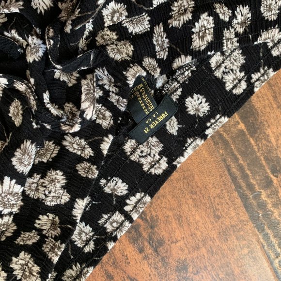 Flowy black flower shorts - Picture 4 of 6